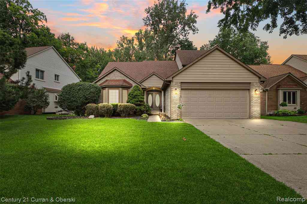 Homes For Sale - 19123 Parkwood Lane <br/> Brownstown, MI 48183