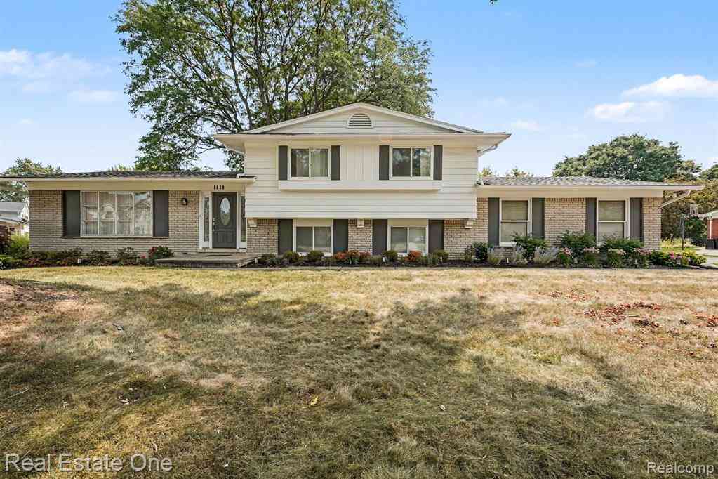 Homes For Sale - 6639 Tamerlane Drive <br/> West Bloomfield, MI 48322