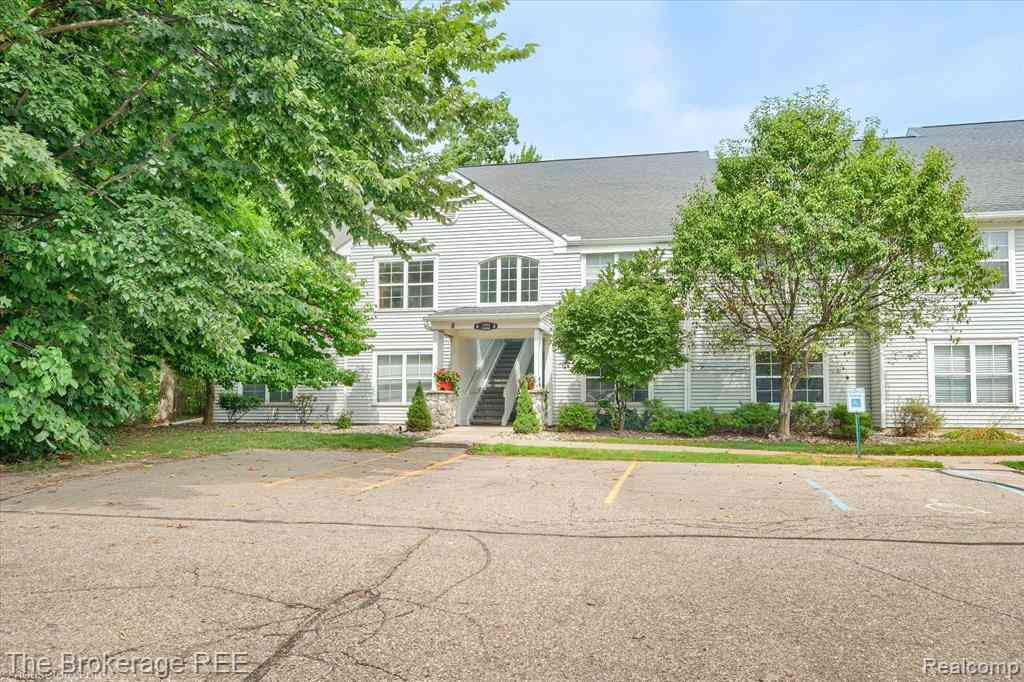 Condo For Sale - 12354 Saint Andrews Way <br/> Fenton, MI 48430