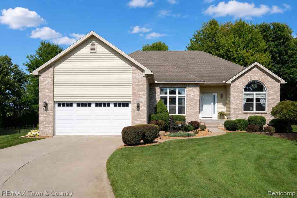 Homes For Sale - 8263 Woodcreek Court <br/> Swartz Creek, MI 48473