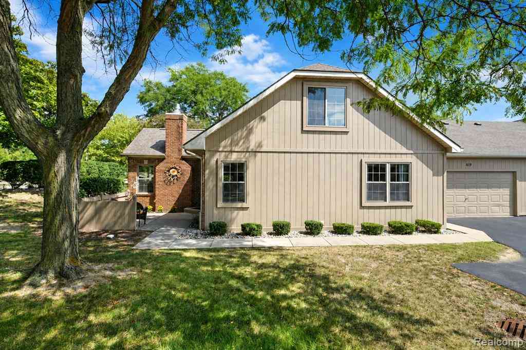 Condo For Sale - 619 Perry Creek Drive  #48<br/> Grand Blanc, MI 48439
