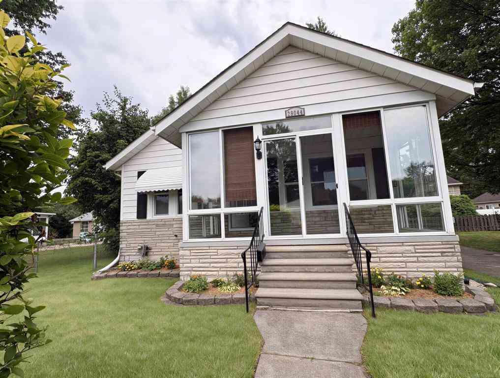 Homes For Sale - 29044 Hillview Street <br/> Roseville, MI 48066