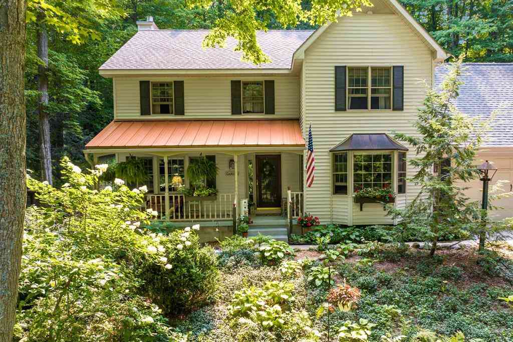 Homes For Sale - 8335 Forest Drive <br/> Traverse City, MI 49686