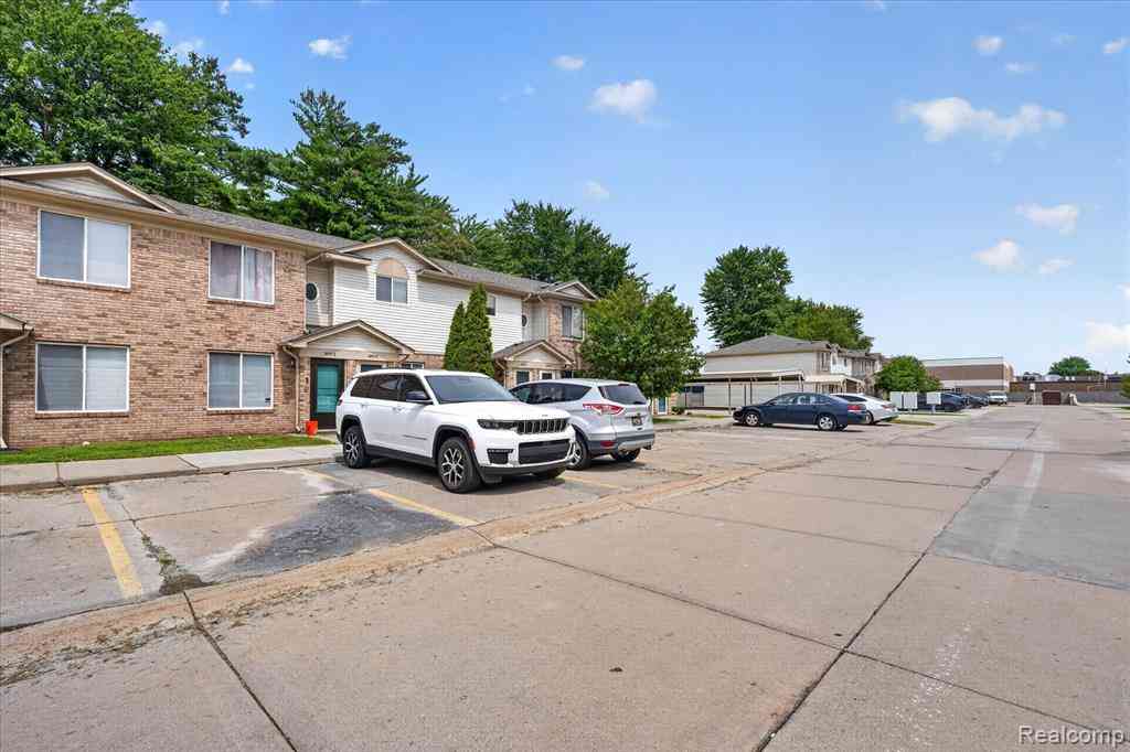 Condo For Sale - 30336 Wedgewood Circle <br/> Roseville, MI 48066