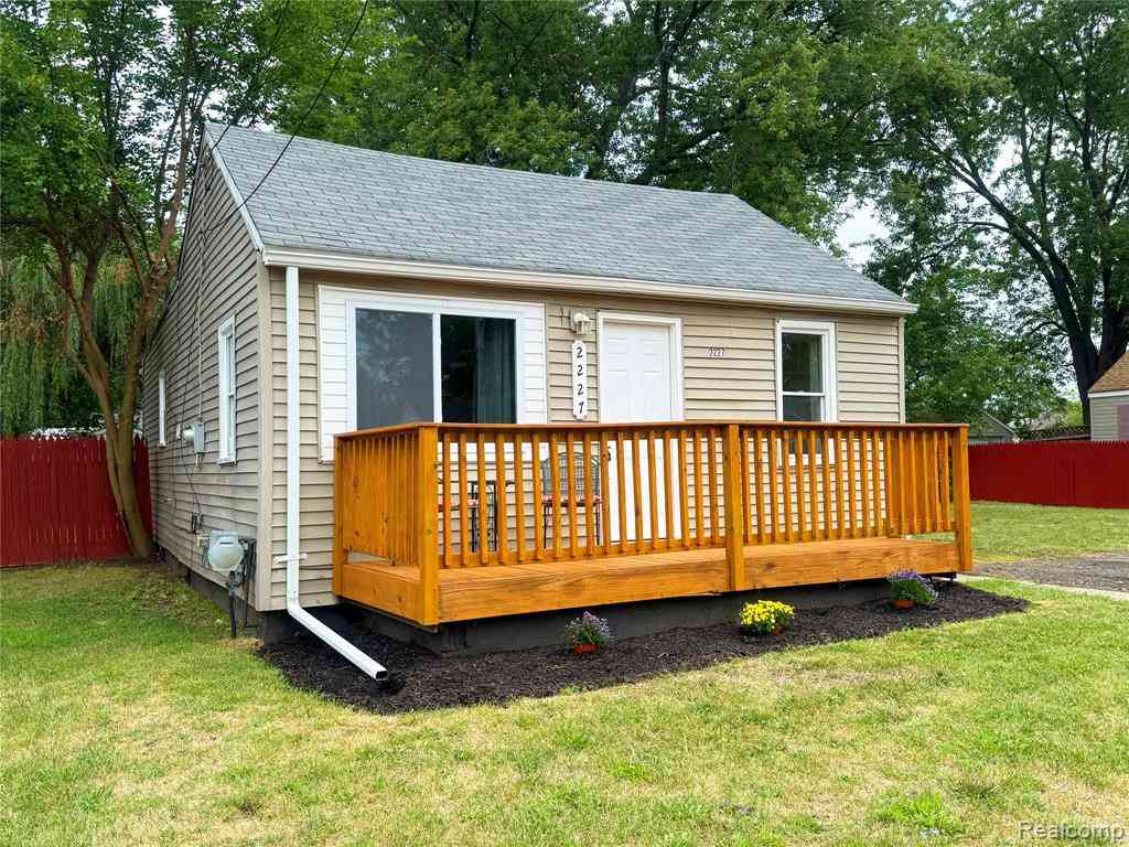 Homes For Sale - 2227 E Boatfield Avenue <br/> Burton, MI 48529