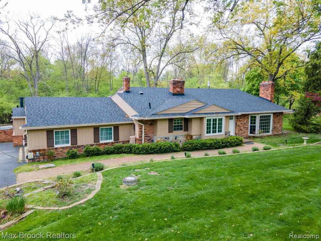 Homes For Sale - 25461 Tweed Drive <br/> Franklin, MI 48025