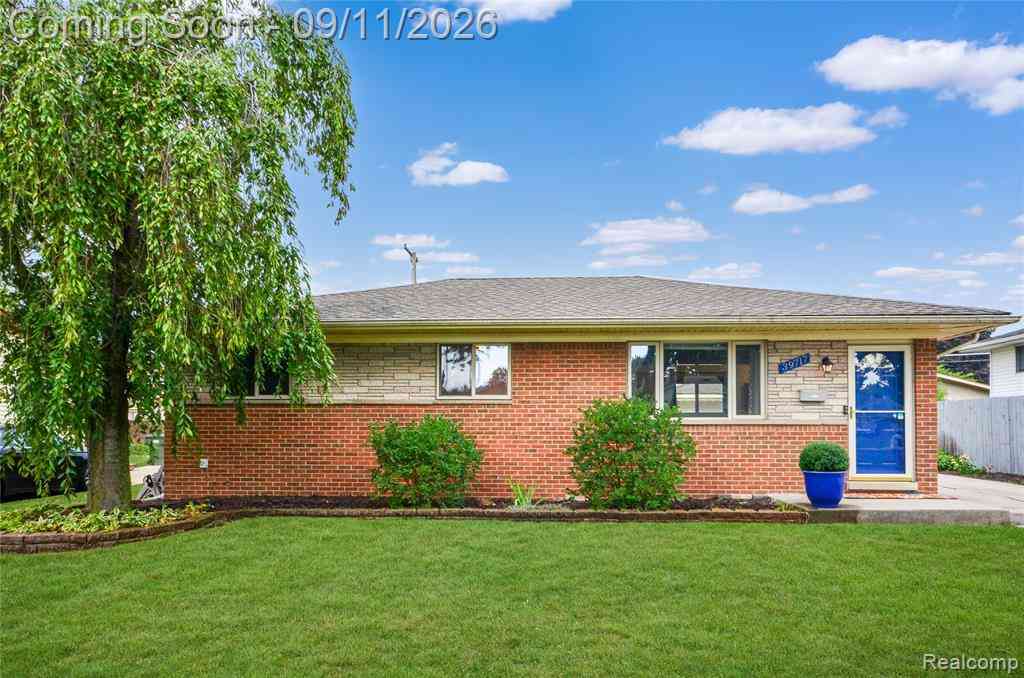Homes For Sale - 39717 Parklawn Drive <br/> Sterling Heights, MI 48313