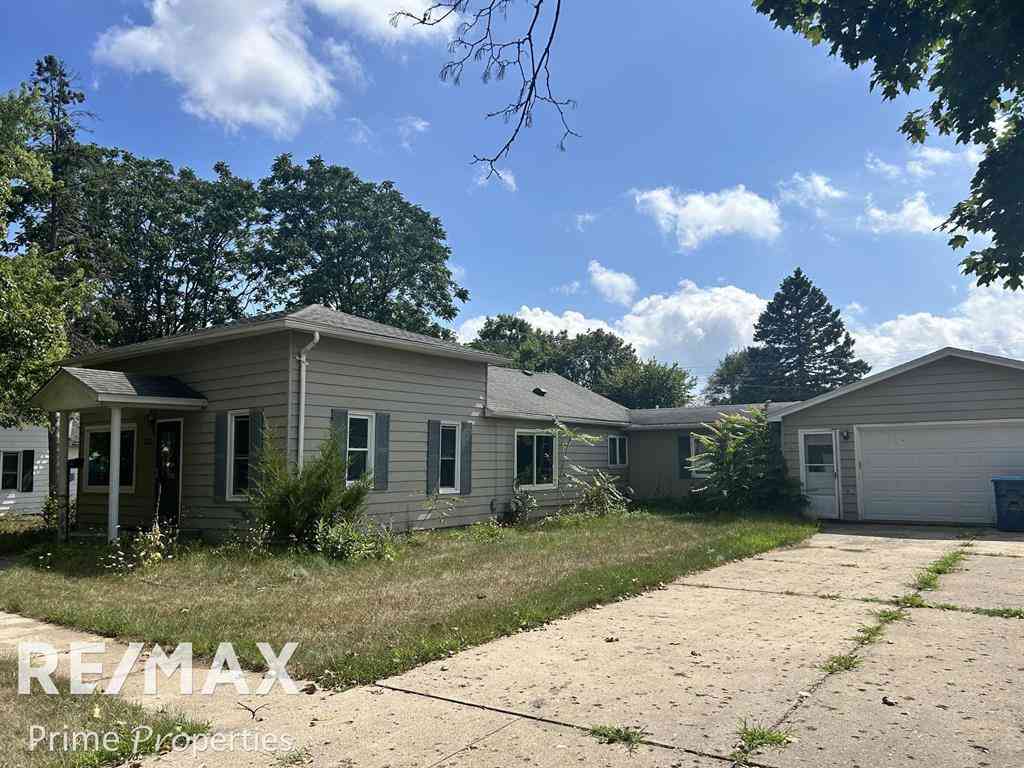 Homes For Sale - 245 Saginaw Street <br/> Vassar, MI 48768
