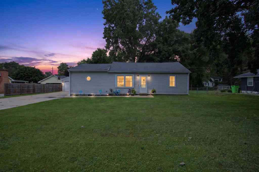 Homes For Sale - 717 23rd Street <br/> Jackson, MI 49203