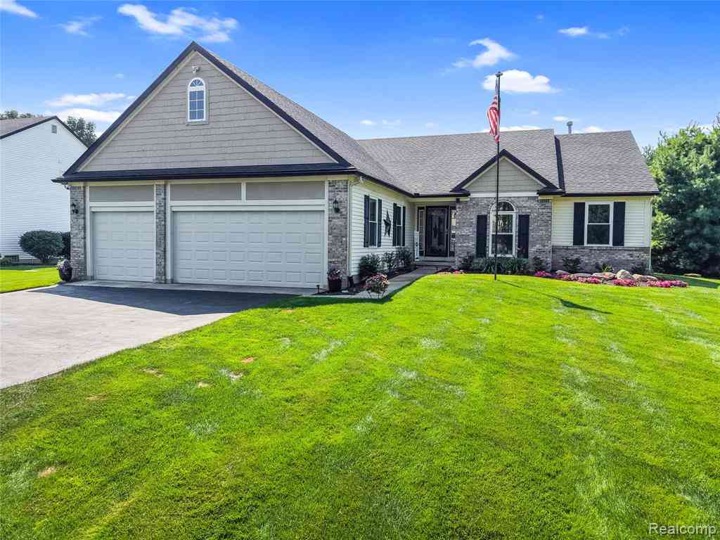 Homes For Sale - 2905 Saddlebrook Court <br/> Pinckney, MI 48169