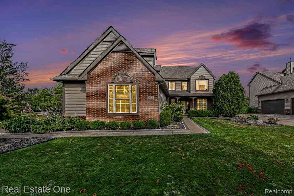 Homes For Sale - 2095 Warbler Court <br/> Commerce Twp, MI 48382