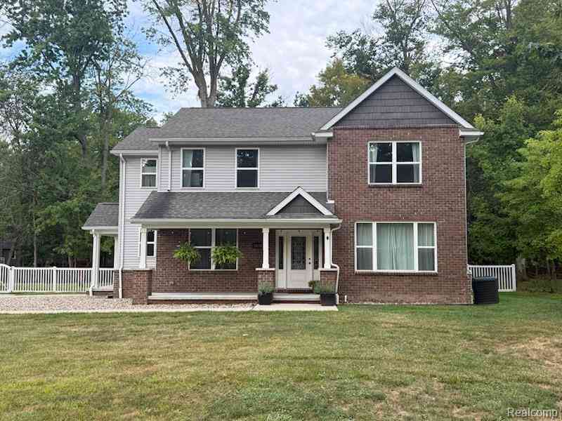 Homes For Sale - 16135 Henry Ruff Street <br/> Livonia, MI 48154