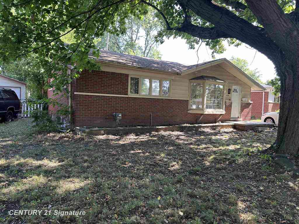Homes For Sale - 1814 Marlowe Dr Drive <br/> Flint, MI 48504