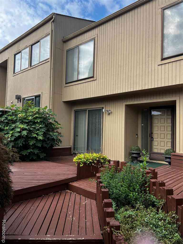 Condo For Sale - 7320 Balsam Court <br/> West Bloomfield, MI 48322