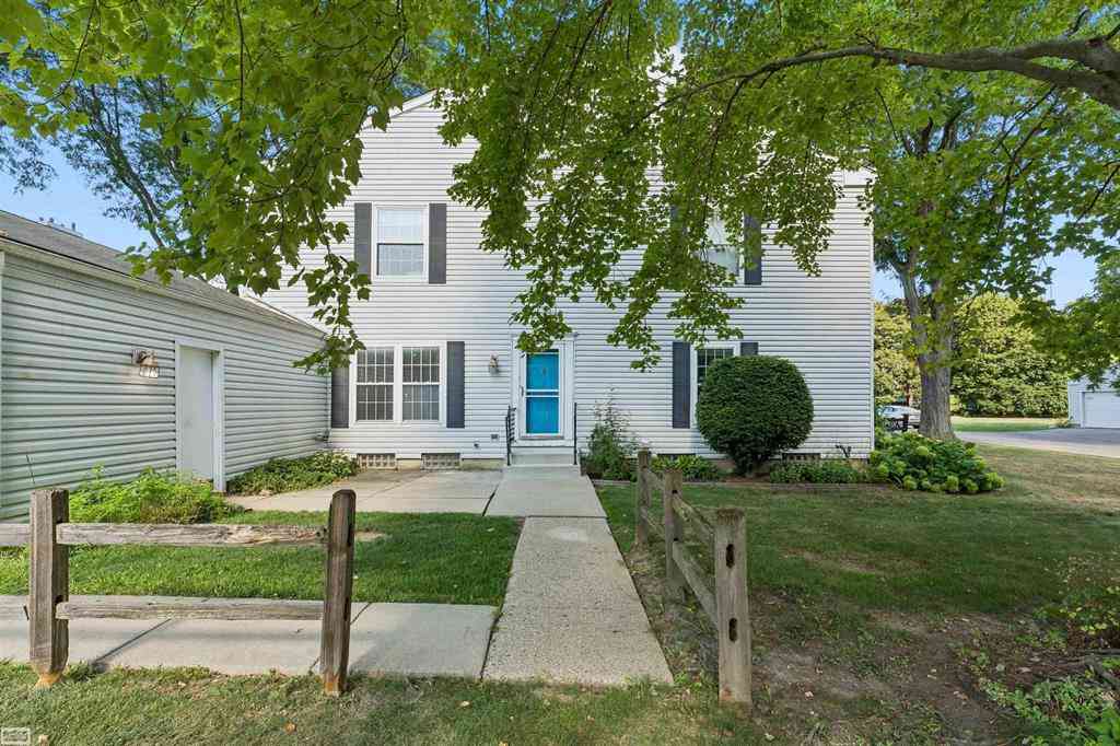 Condo For Sale - 38665 Bayside Ct Court <br/> Clinton Township, MI 48038
