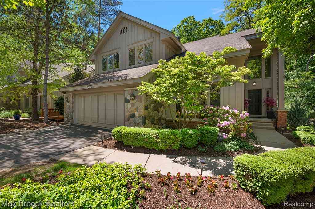 Condo For Sale - 4872 Cliffside Drive  <br/> West Bloomfield, MI 48323