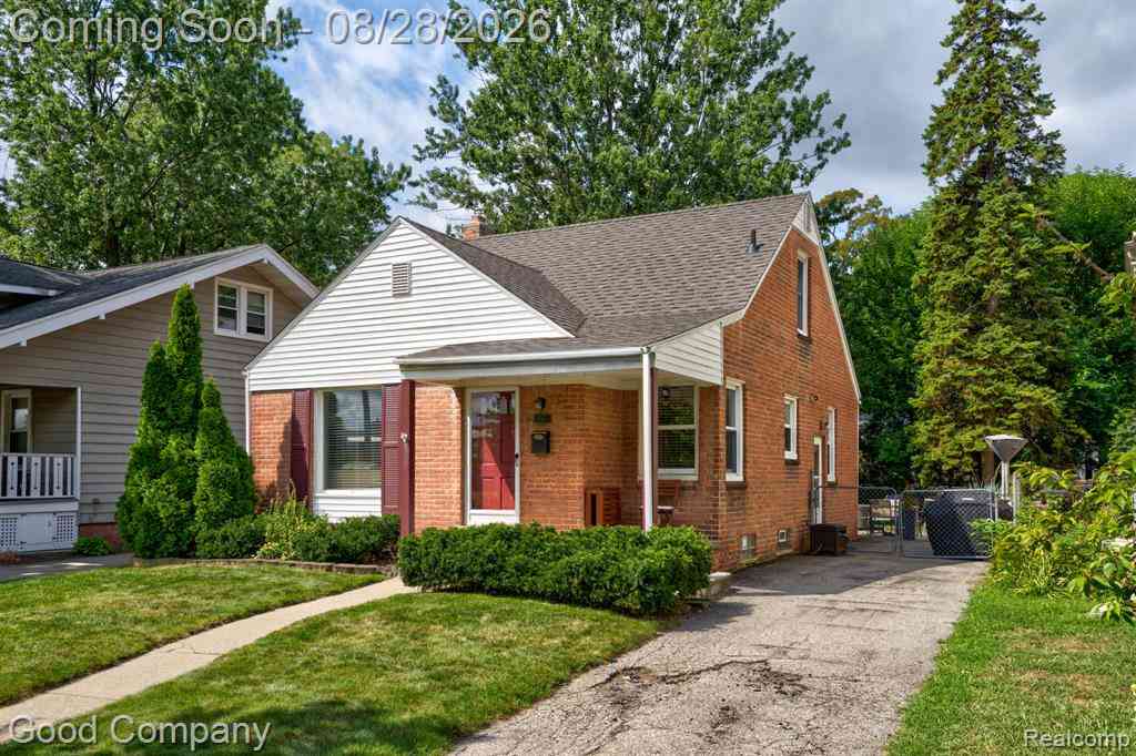 Homes For Sale - 829 Edgewood Drive <br/> Royal Oak, MI 48067