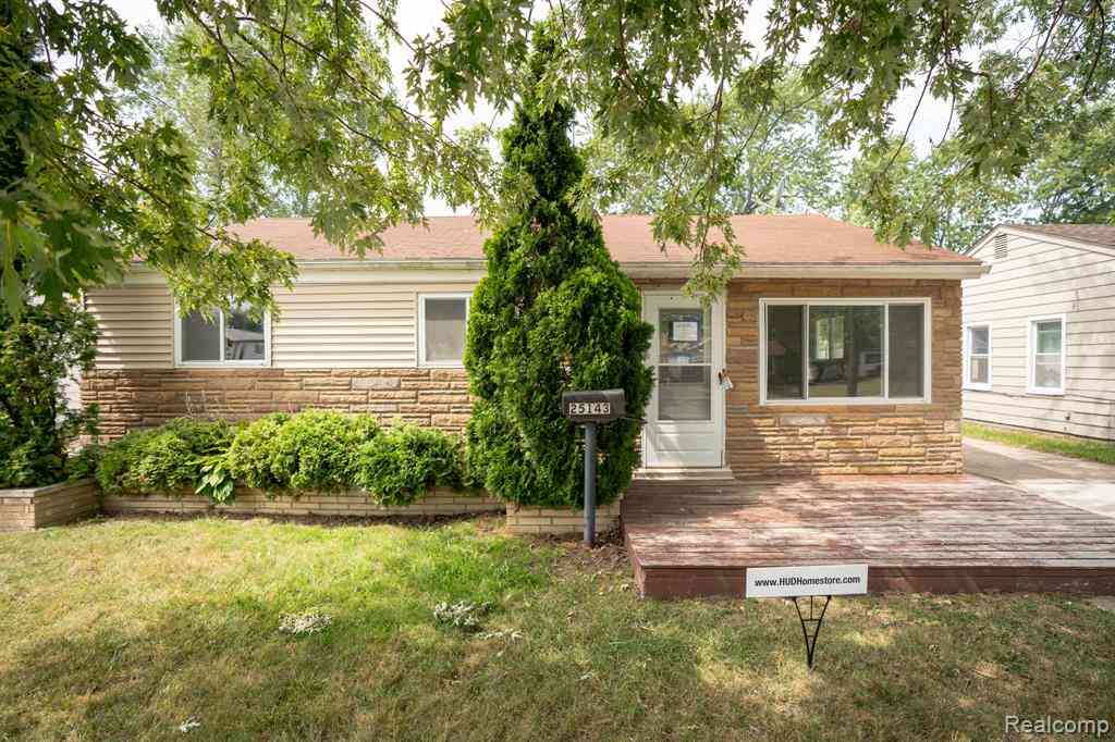 Homes For Sale - 25143 Fern Street <br/> Roseville, MI 48066