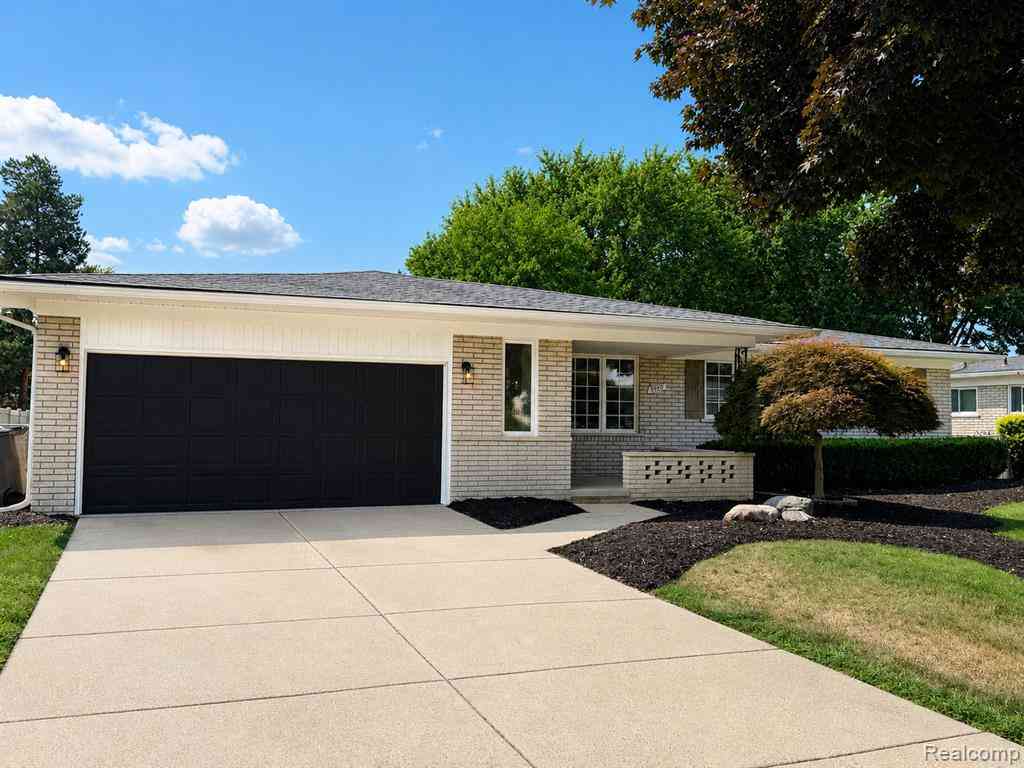 Homes For Sale - 39501 Cobridge Drive <br/> Clinton Twp, MI 48038