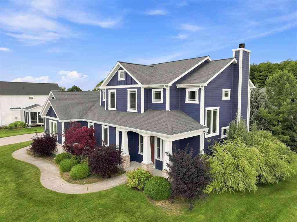 Homes For Sale - 573 Madeira Drive <br/> Traverse City, MI 49696