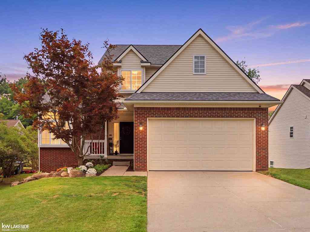 Homes For Sale - 912 Fairledge Street <br/> Lake Orion, MI 48362
