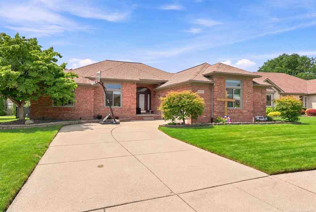 Homes For Sale - 47641 Beacon Square Drive <br/> Macomb, MI 48044