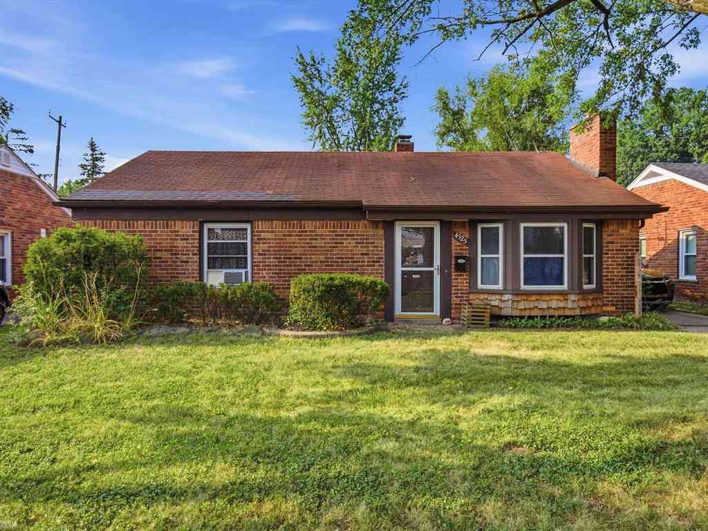 Homes For Sale - 4325 W 14 Mile Road <br/> Royal Oak, MI 48073