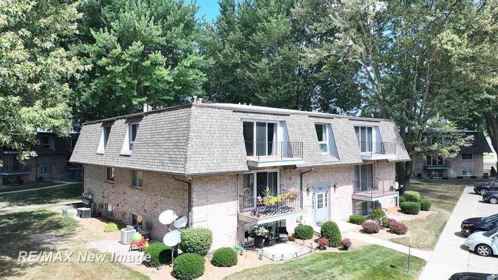 Condo For Sale - 104 Provincial Court <br/> Saginaw, MI 48768