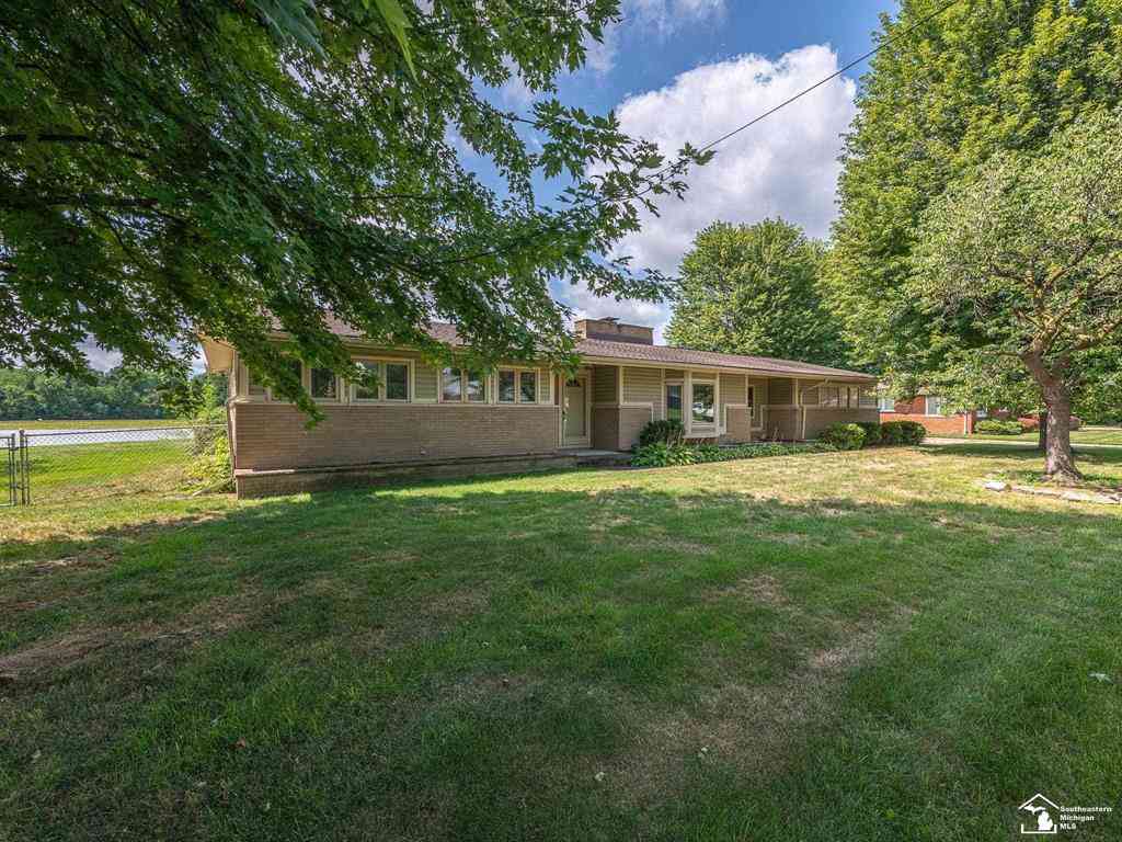 Homes For Sale - 26995 James Avenue <br/> Flat Rock, MI 48134