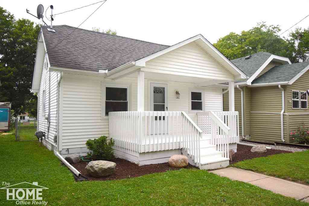 Homes For Sale - 834 Broadway Avenue <br/> Owosso, MI 48867
