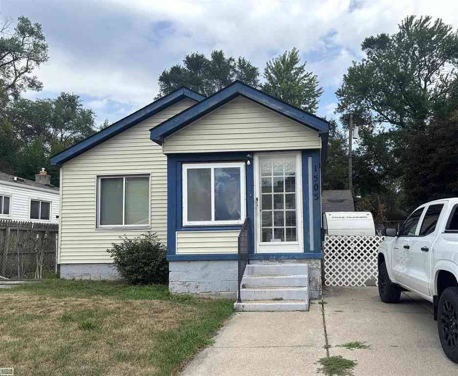Homes For Sale - 1505 E Jarvis Avenue <br/> Hazel Park, MI 48030