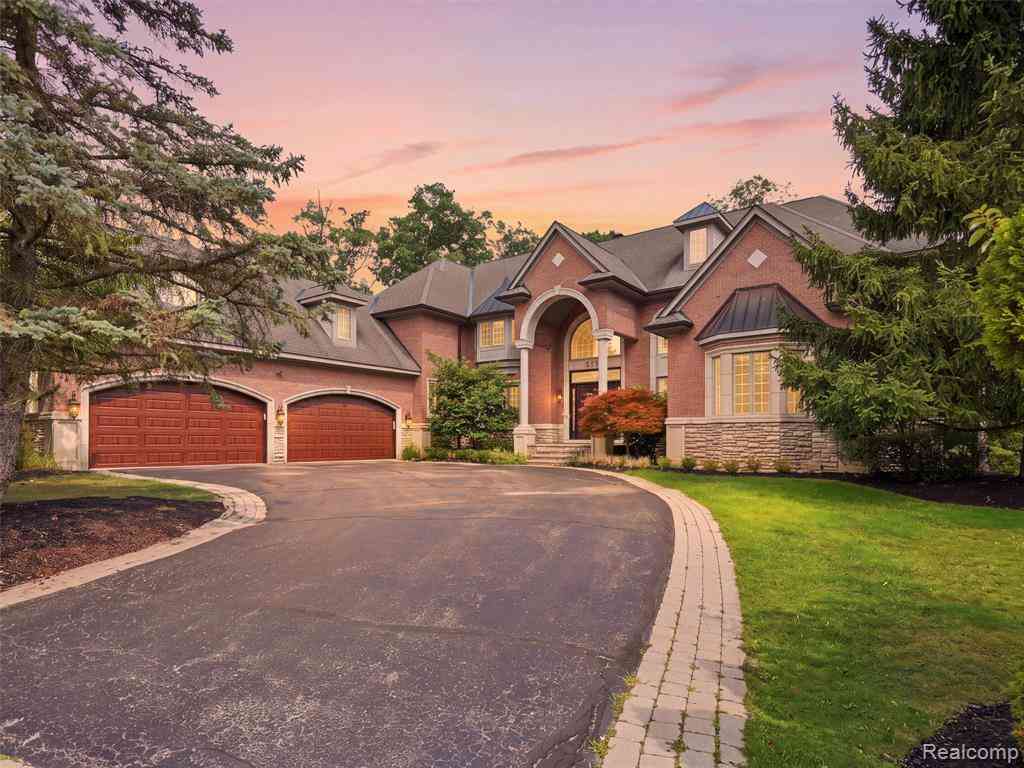 Homes For Sale - 6933 Kirkbridge Hill <br/> West Bloomfield, MI 48322
