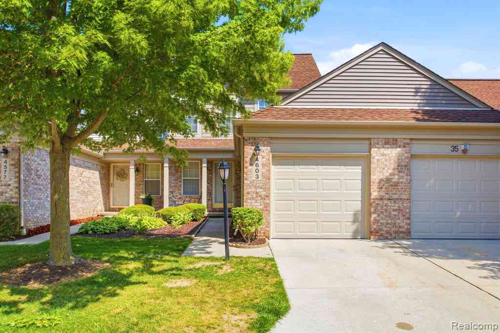 Condo For Sale - 4603 Hunters Circle W W<br/> Canton, MI 48188