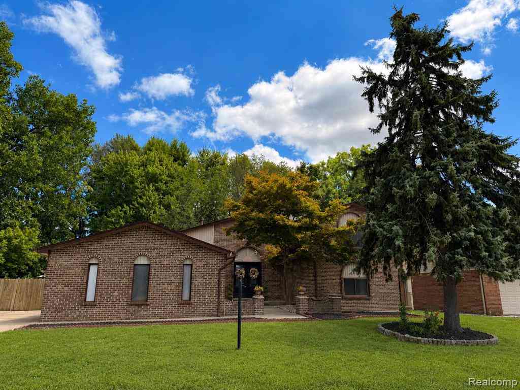 Homes For Sale - 18823 Millar Road <br/> Clinton Township, MI 48036