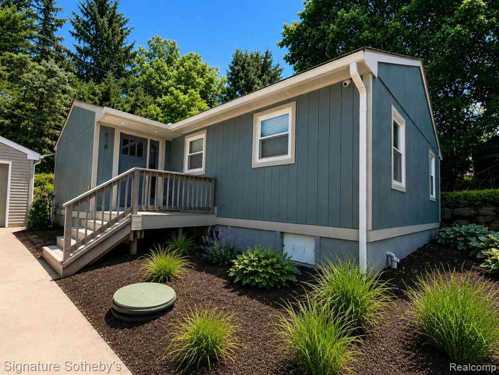 Homes For Sale - 818 N Main Street <br/> Milford, MI 48381