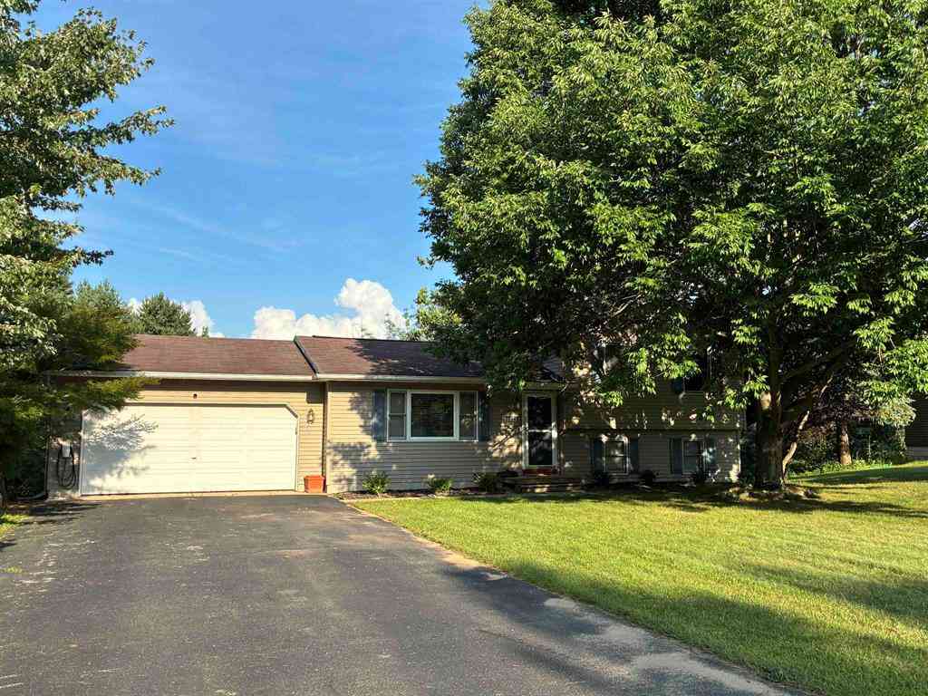 Homes For Sale - 6228 Applewood Lane <br/> Williamsburg, MI 49690