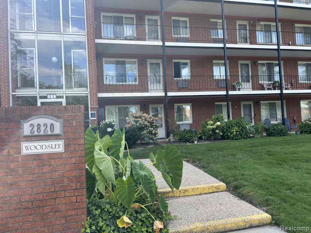 Condo For Sale - 2820 Woodslee Drive  #107<br/> Oakland County, Royal Oak, MI 48073