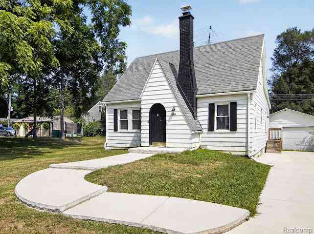 Homes For Sale - 224 N Hewitt Road <br/> Ypsilanti, MI 48197