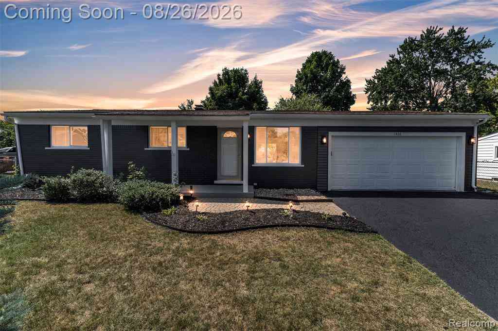 Homes For Sale - 1428 Foreland Drive <br/> Oxford, MI 48371