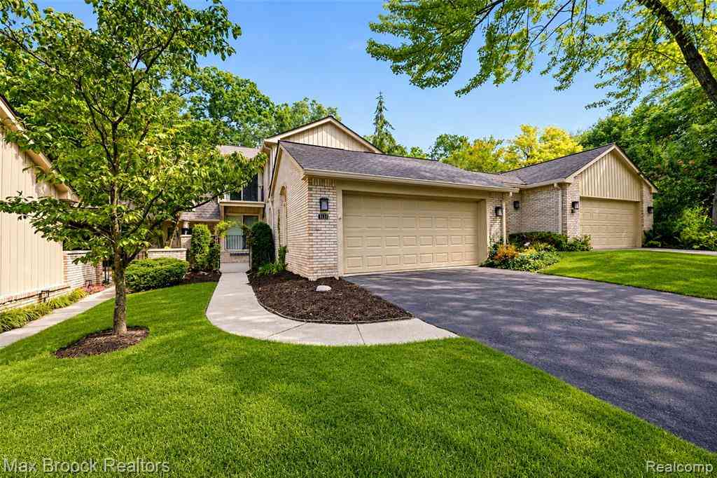 Condo For Sale - 1131 Hillpointe Circle <br/> Bloomfield Hills, MI 48304