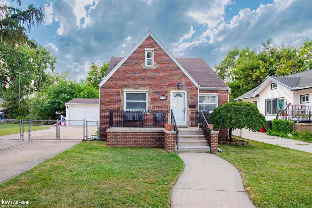Homes For Sale - 29315 Pinehurst Street <br/> Roseville, MI 48066