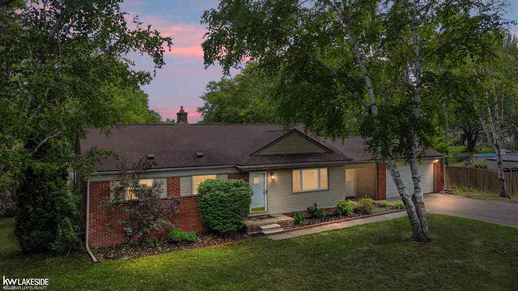 Homes For Sale - 39340 Ferris Street <br/> Clinton Township, MI 48036