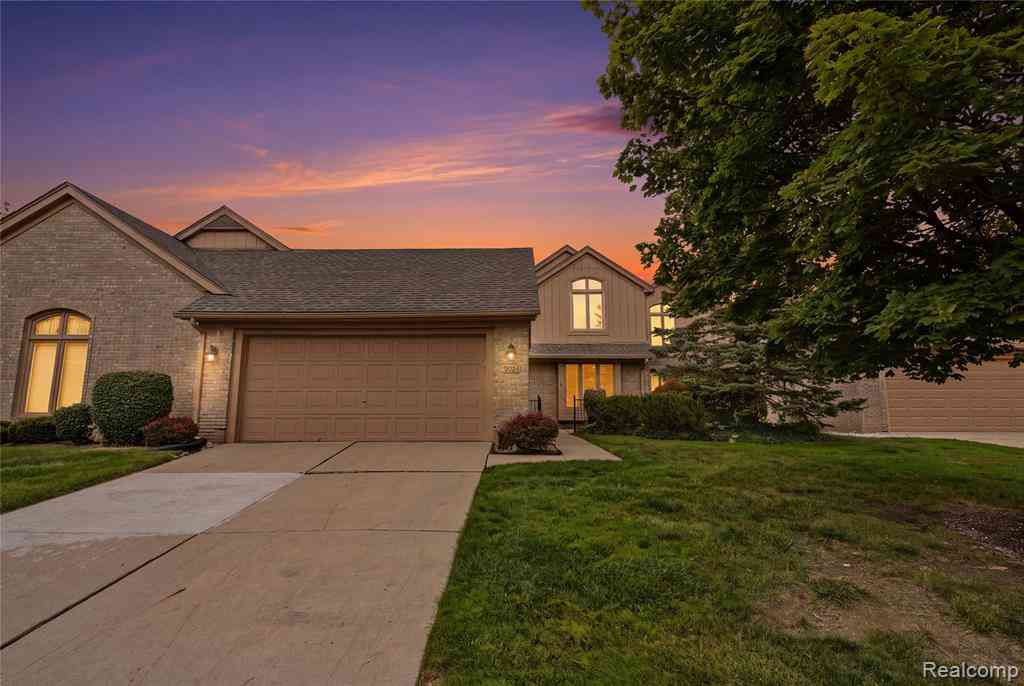 Condo For Sale - 5828 Dawn Ridge Drive <br/> Troy, MI 48098