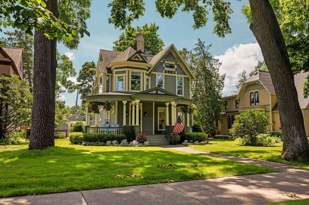 Homes For Sale - 213 Sixth Street <br/> Traverse City, MI 49684