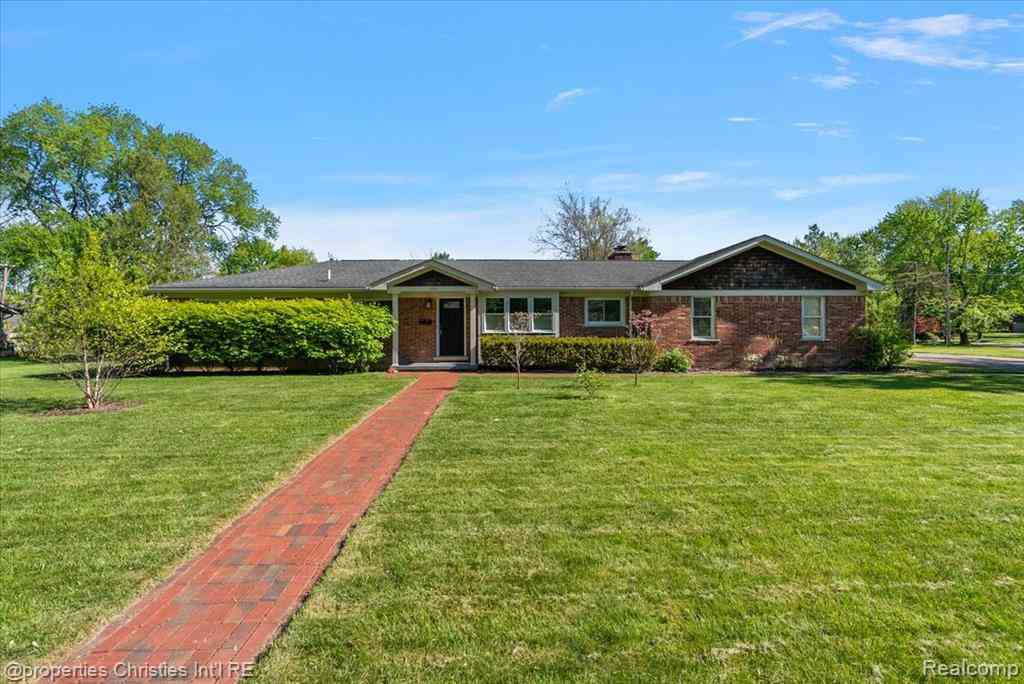 Homes For Sale - 2985 Summervale Lane <br/> Bloomfield Hills, MI 48301