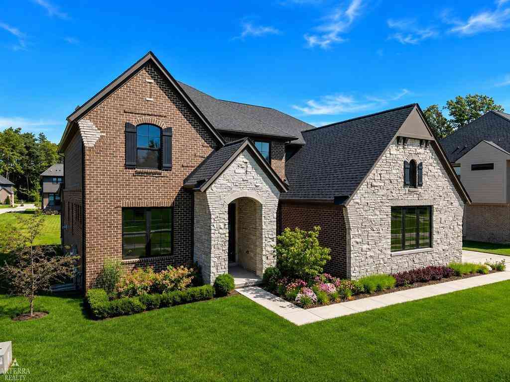 Homes For Sale - 11961 Encore Court <br/> Macomb County, Shelby Twp, MI 48315