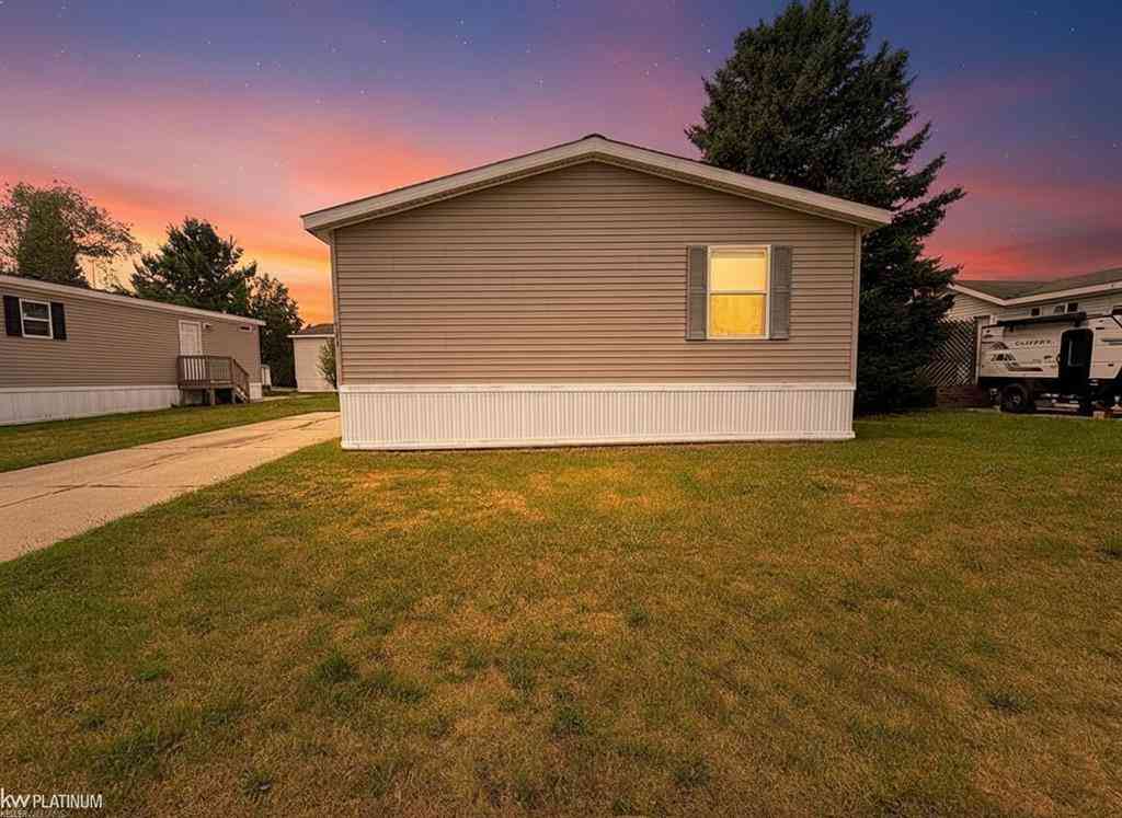 Homes For Sale - 6039 Bentwood Circle <br/> Oakland County, White Lake, MI 48383