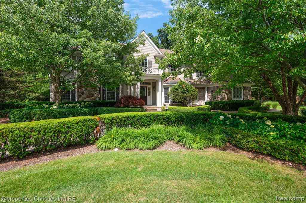 Homes For Sale - 937 Mitchell Court <br/> Bloomfield Hills, MI 48304