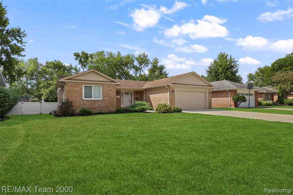 Homes For Sale - 44001 S Umberland Circle <br/> Wayne County, Canton, MI 48187