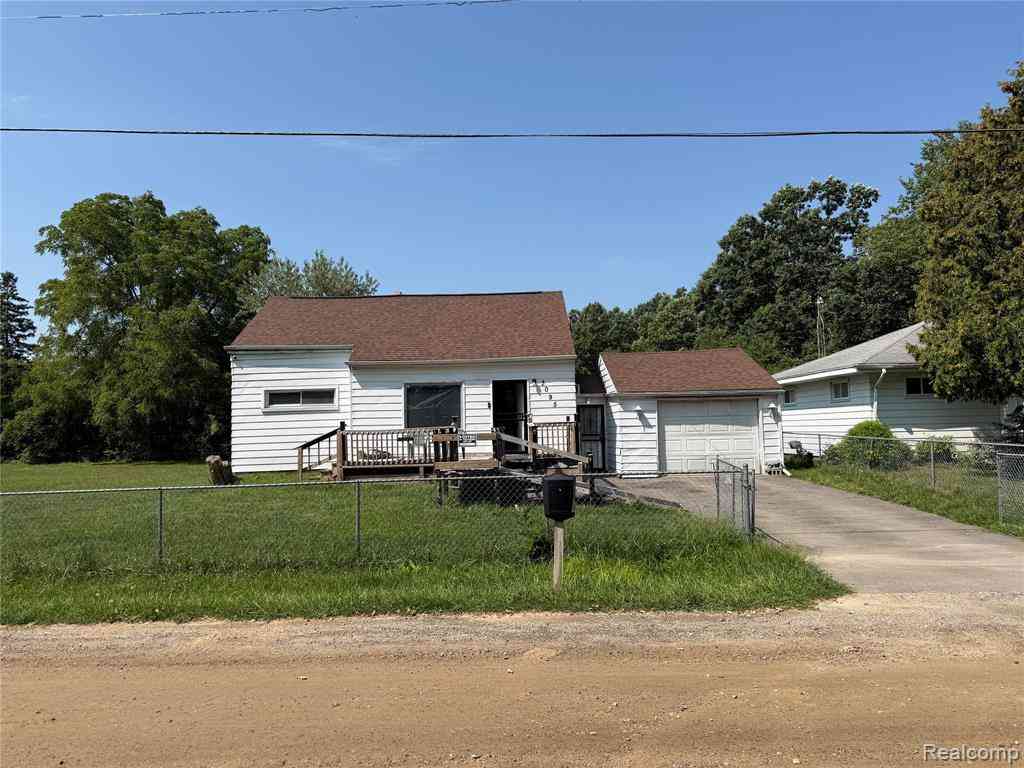 Homes For Sale - 3095 Maywood Drive <br/> Genesee County, Flint, MI 48504